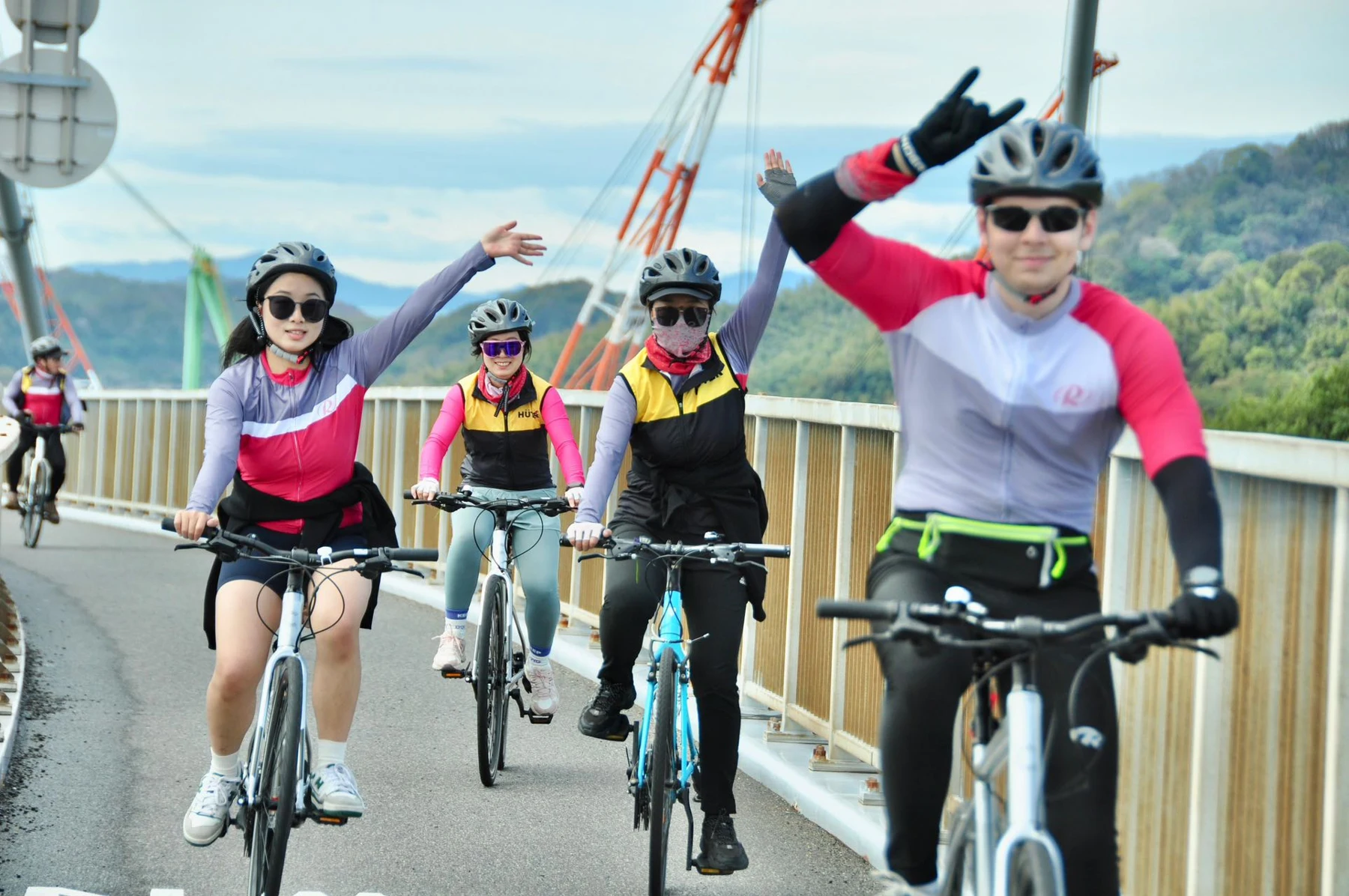 Fengsheng colleagues cycling together in Japan
