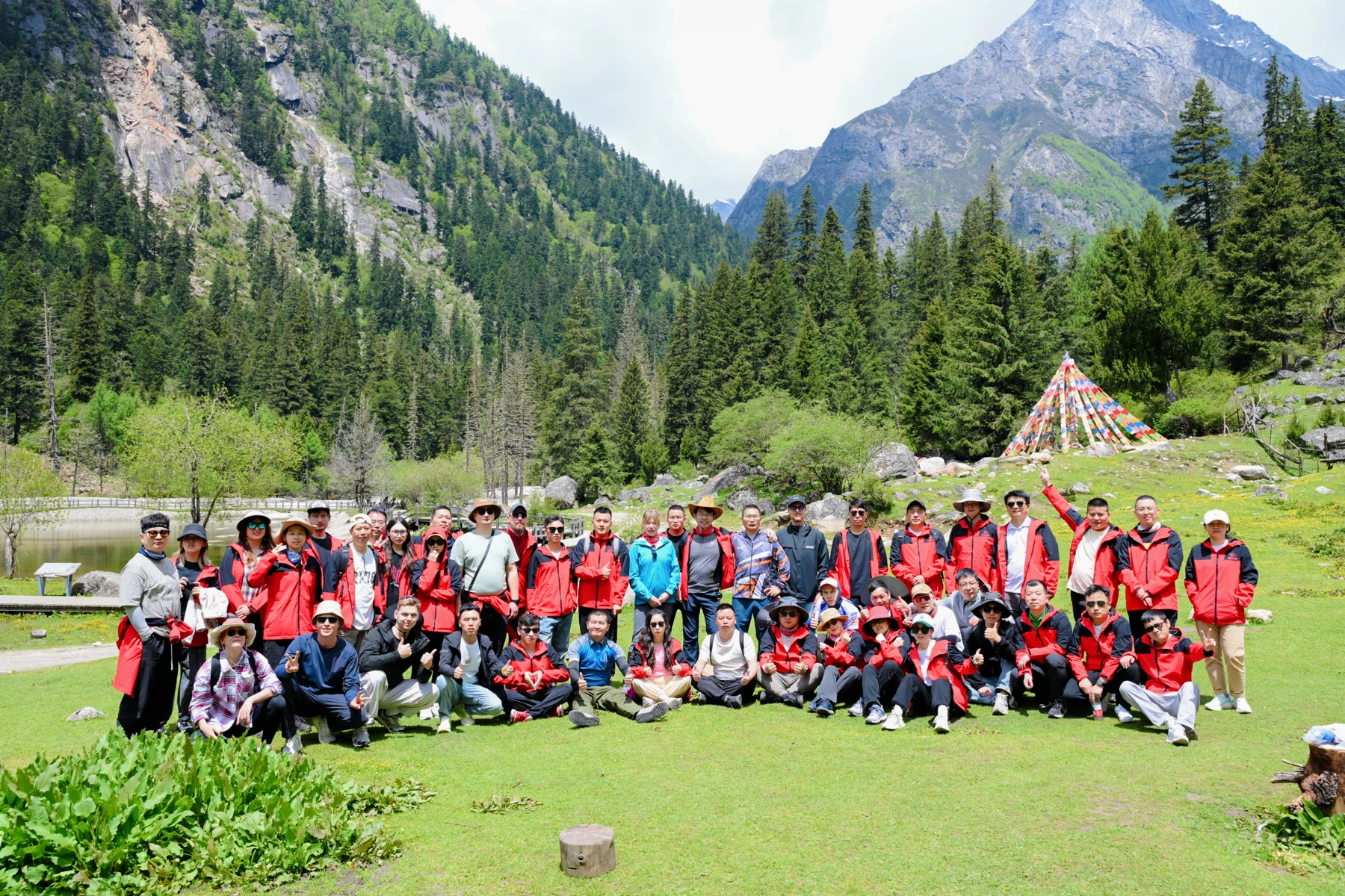 Fengsheng team together in the mountains of Sichuan in 2025